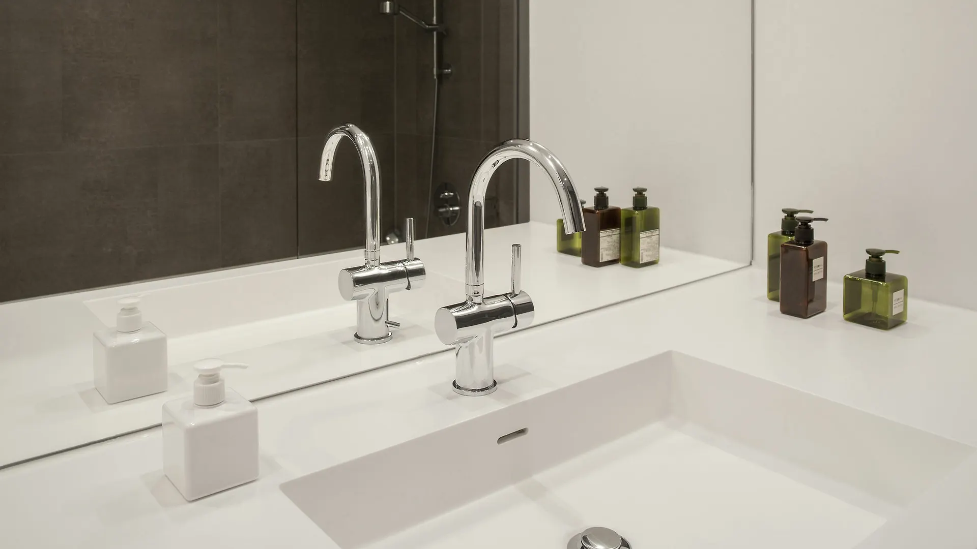 ברלין Amano Home Apartments 3*,
